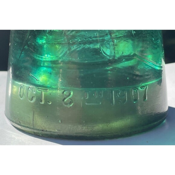CD 147 Brookfield Green Glass Insulator PATENTED OCT 8TH 1907 Spiral Groove - Picture 6 of 13